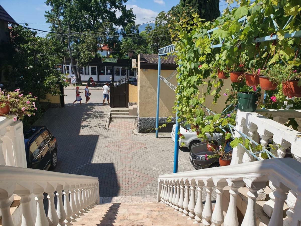 Ахра Hotel Gagra Exterior foto